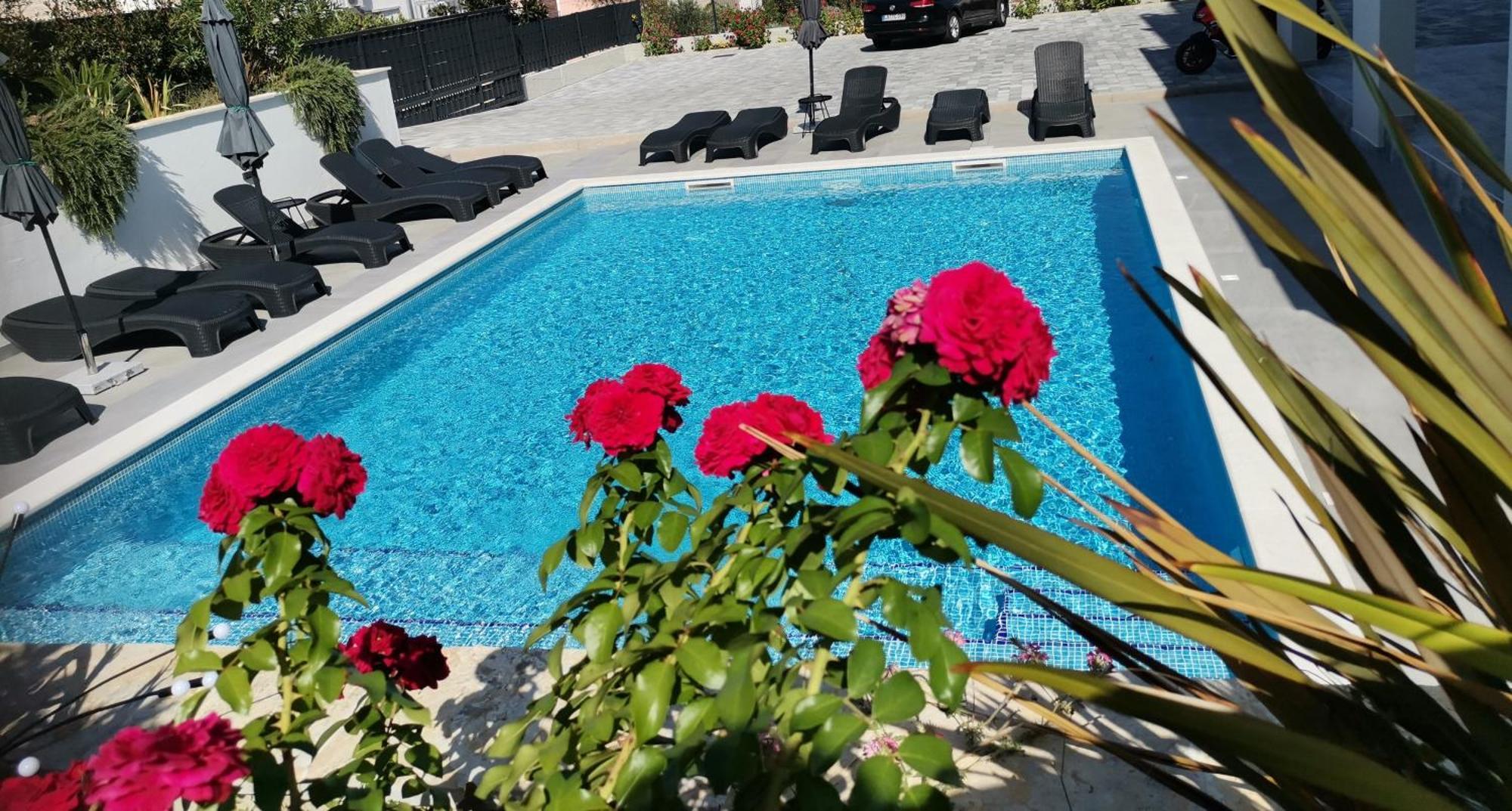 Villa Barbara & Zoran With Heated Swimming Pool Seget Vranjica Eksteriør billede
